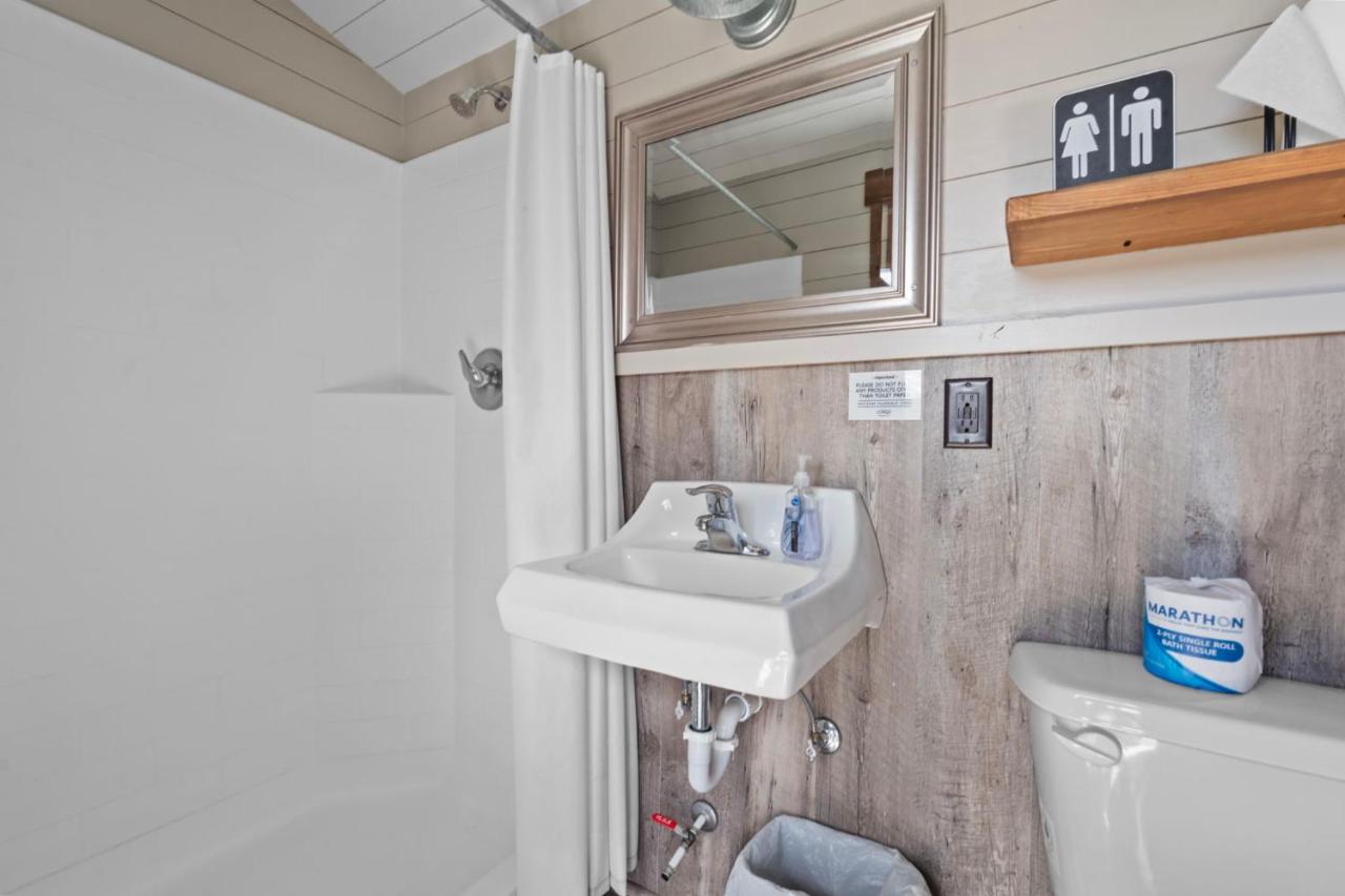 Lost Trail Resort - Riverside Rooms - Near Hot Pools — photo 8