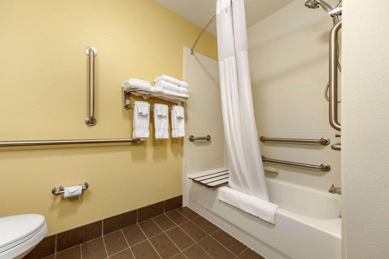 Ideal Inn & Suites — photo 15