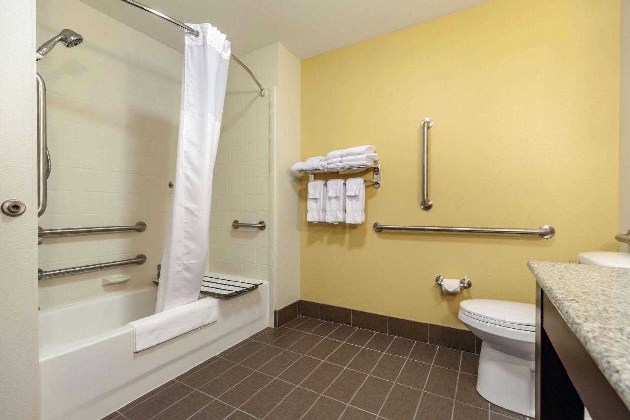 Ideal Inn & Suites — photo 20