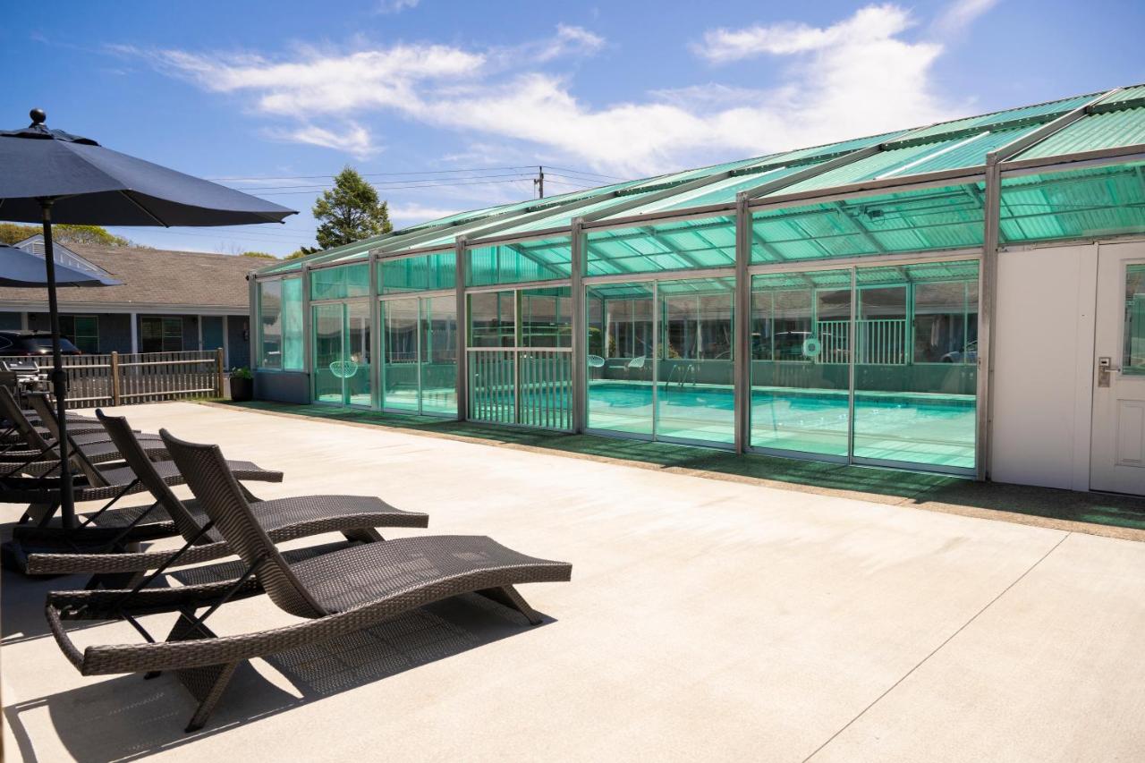 Endless Dunes, A Modern Motel — photo 12