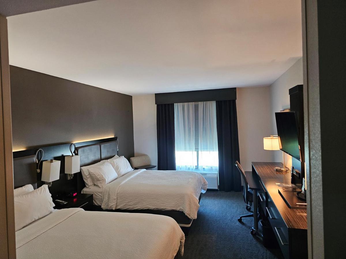 Deluxe Inn — photo 14