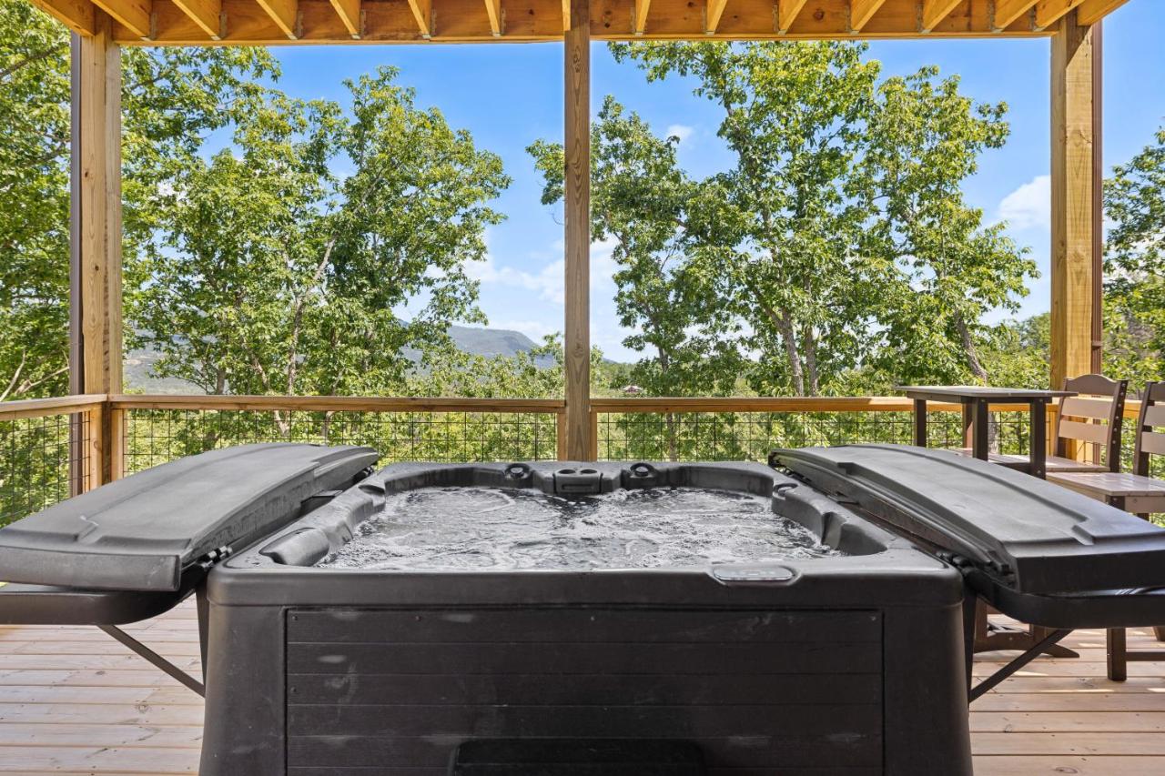 Mountain Moonshine Cabin — photo 4