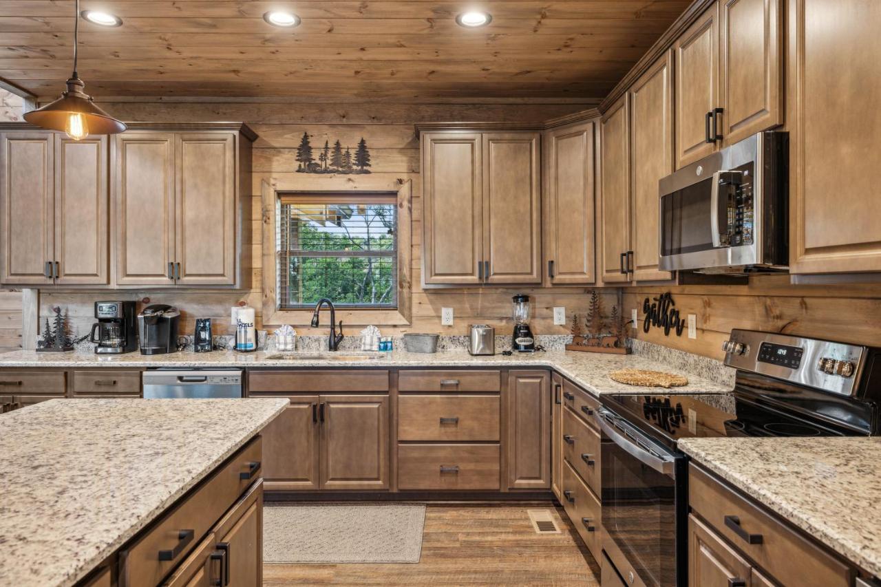 Mountain Moonshine Cabin — photo 14