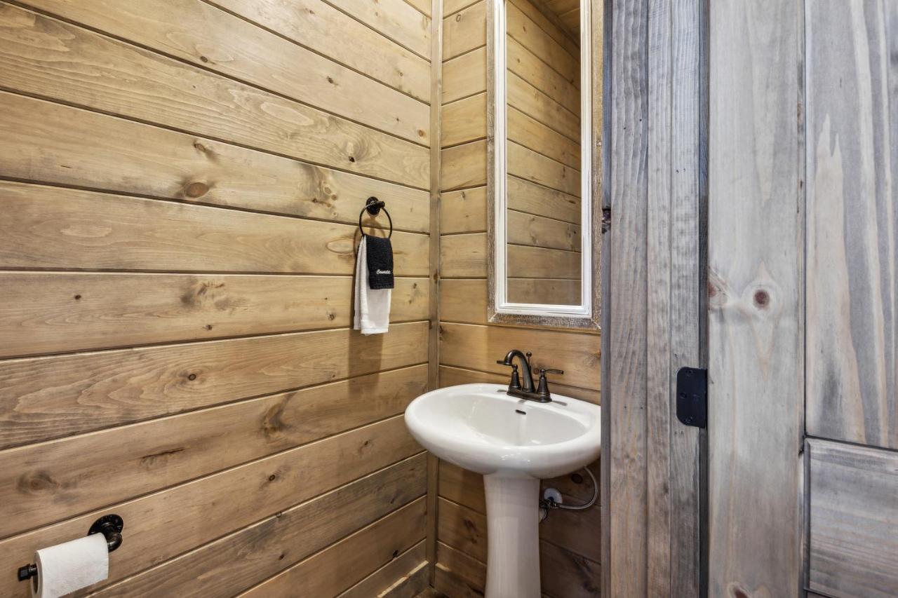 Mountain Moonshine Cabin — photo 23