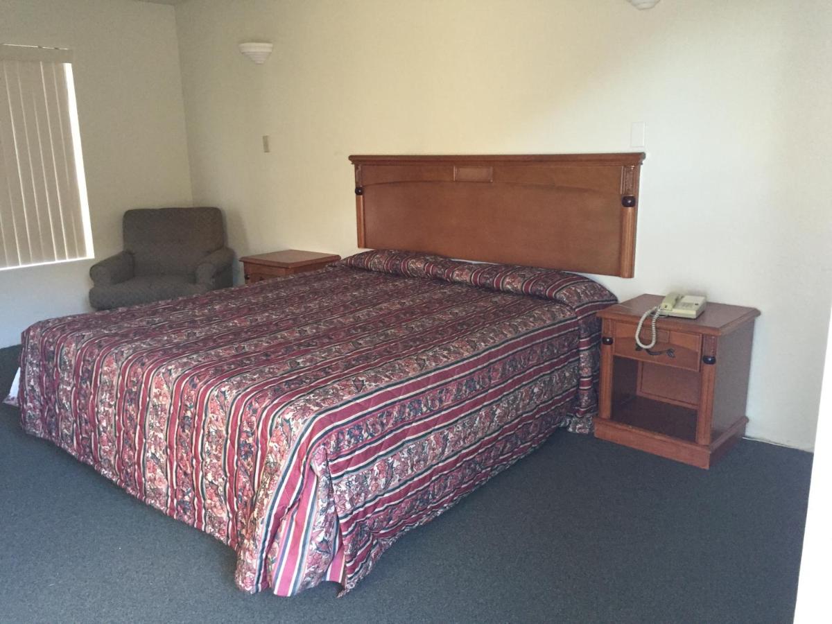 Golden Hills Motel — photo 10