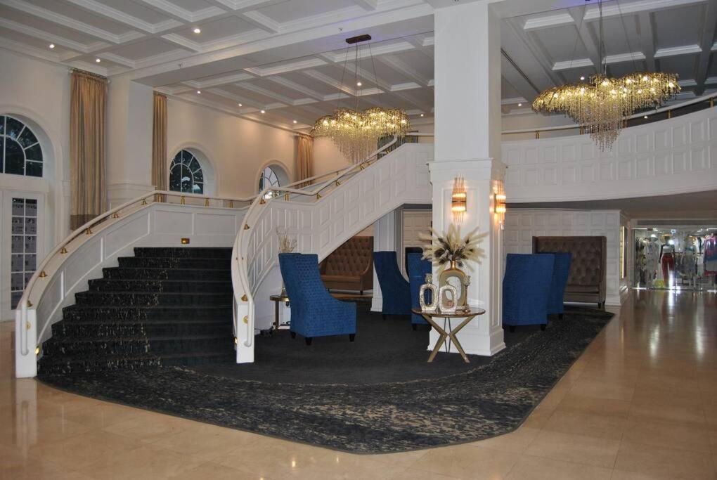 Ocean front 2 Bedroom and 2 Bathroom apartment at The Alexander Resort - 3