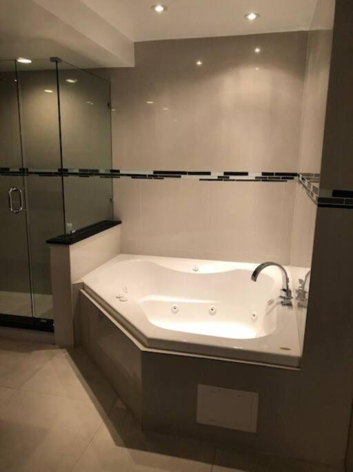 Beach Front Resort - 2 Bedroom, 2 bathrooms, Sleeps 6, 2 Pools- at The Alexander - 3