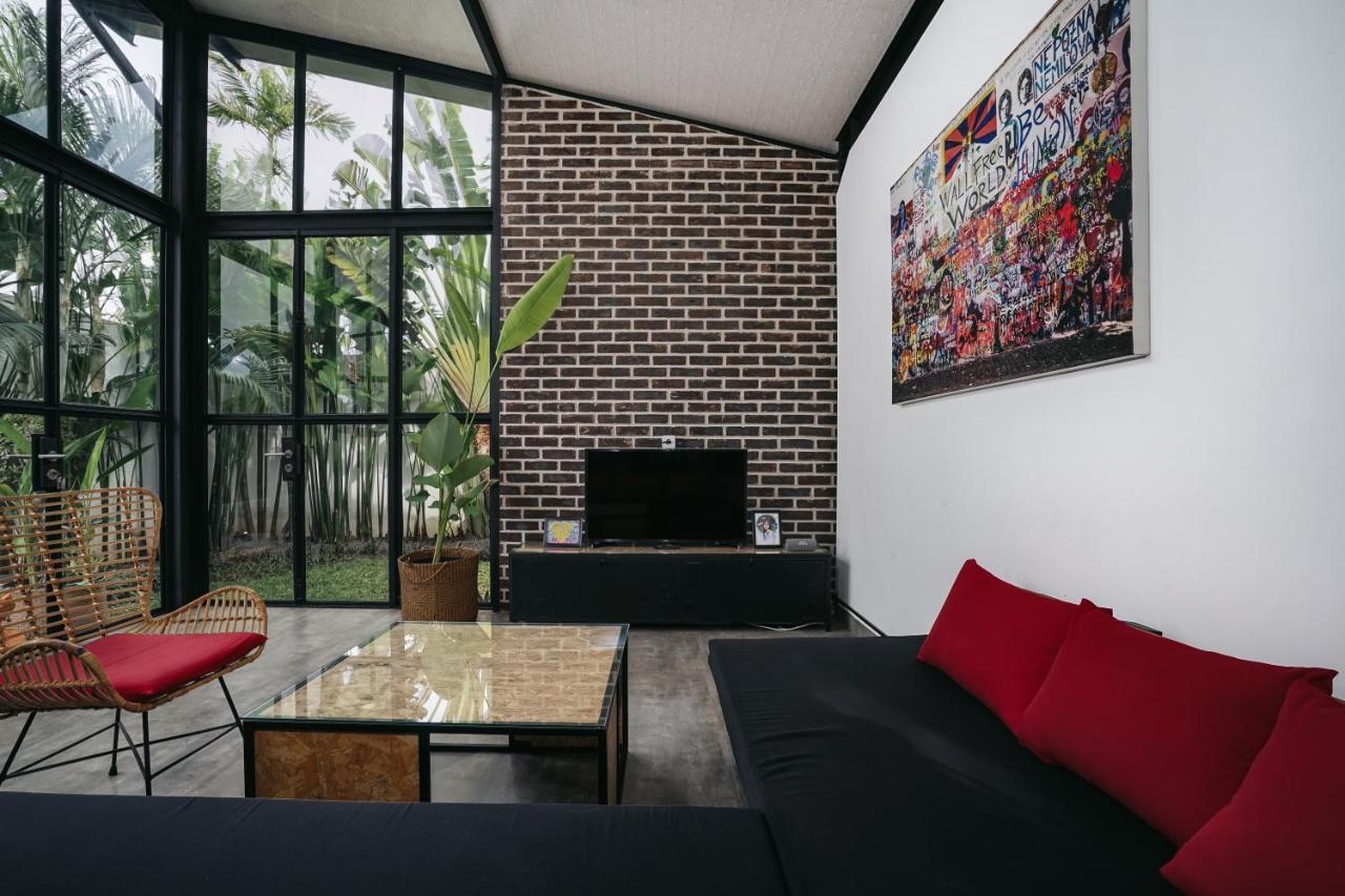 Villa Costa Plana - 2 bedroom industrial private villa in Umalas, between Canggu & Seminyak - 2