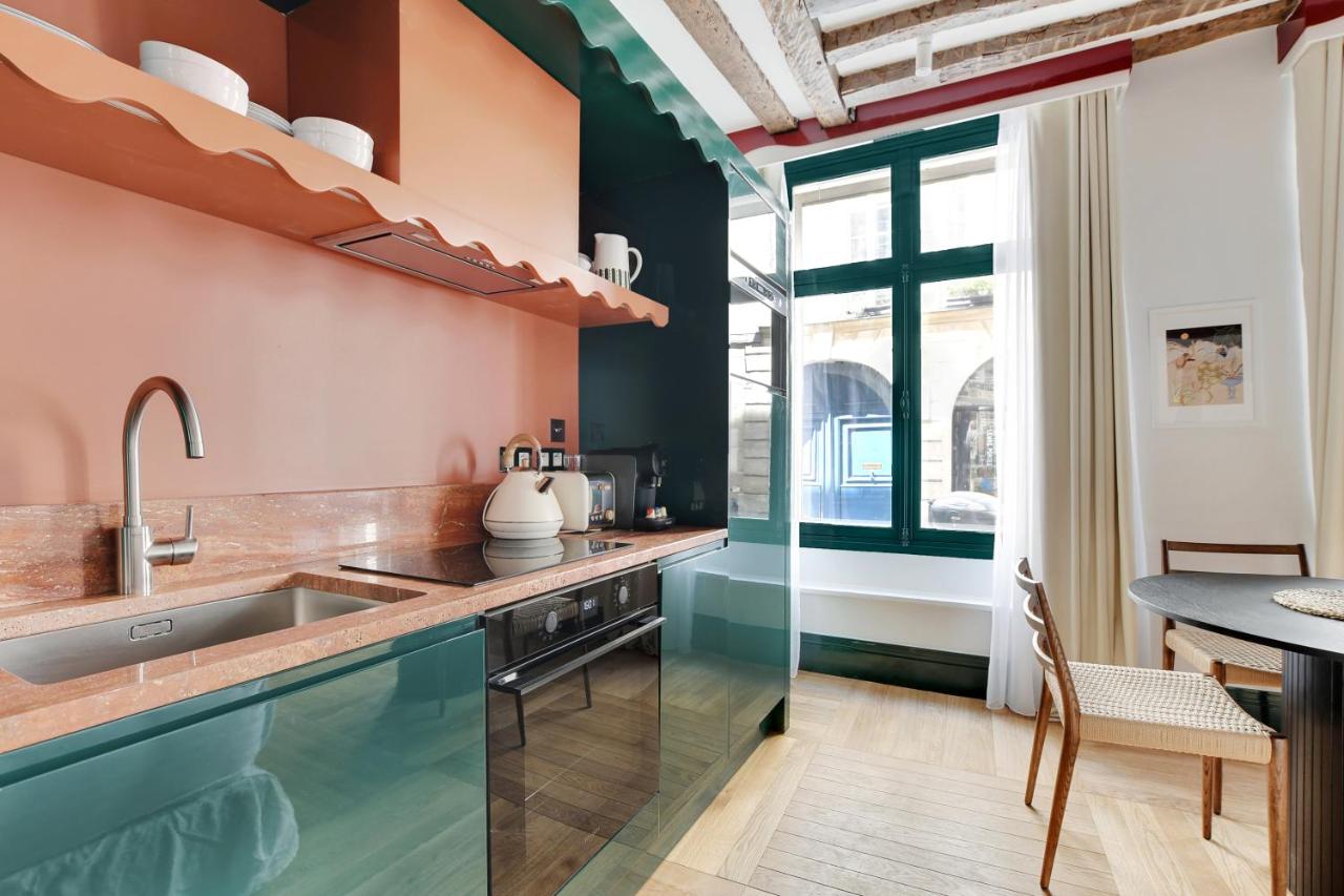 Paris Home Collection Serviced Apartments in Notre Dame - Rue Savoie - 3