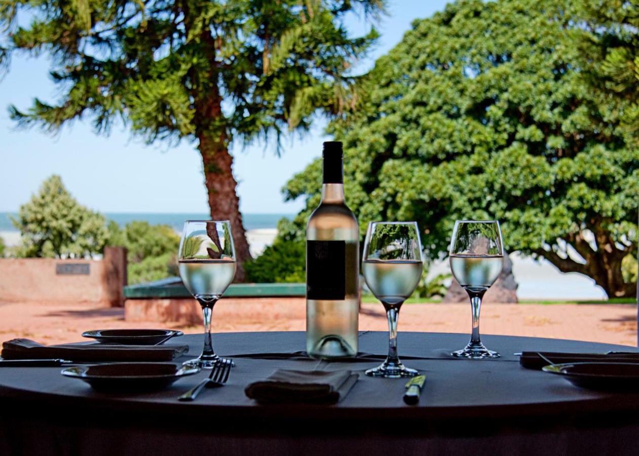 Beach: Foreshore Motor Inn