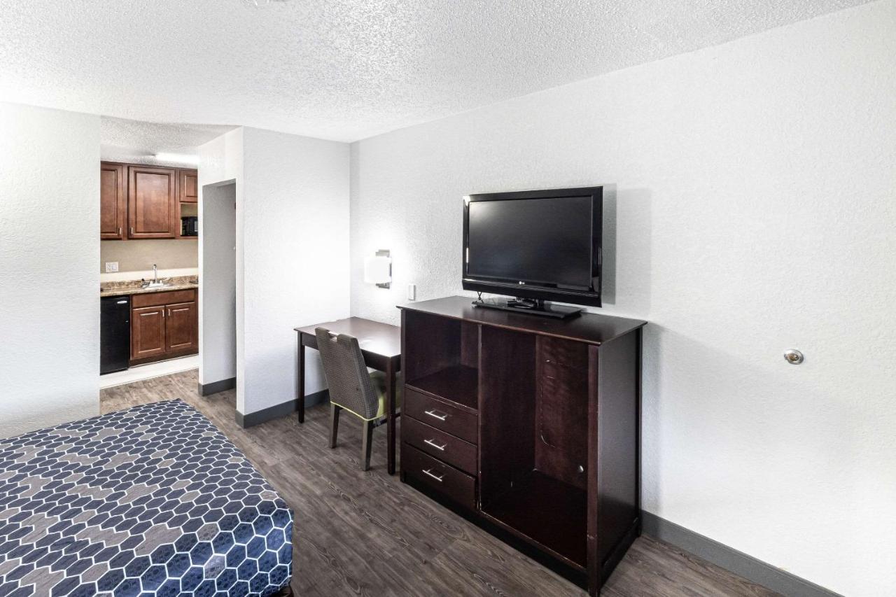 Rodeway Inn Churchland — photo 16