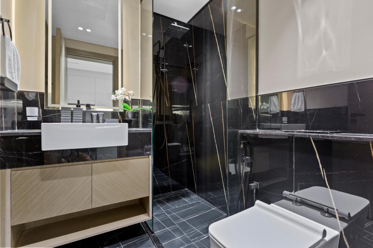 Studio Retreat with Canal and Burj Khalifa Views - 3