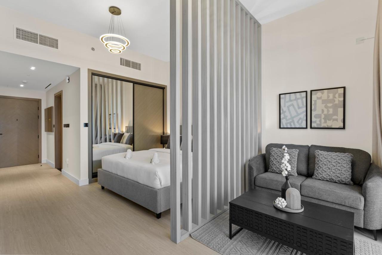 Studio Retreat with Canal and Burj Khalifa Views - 2