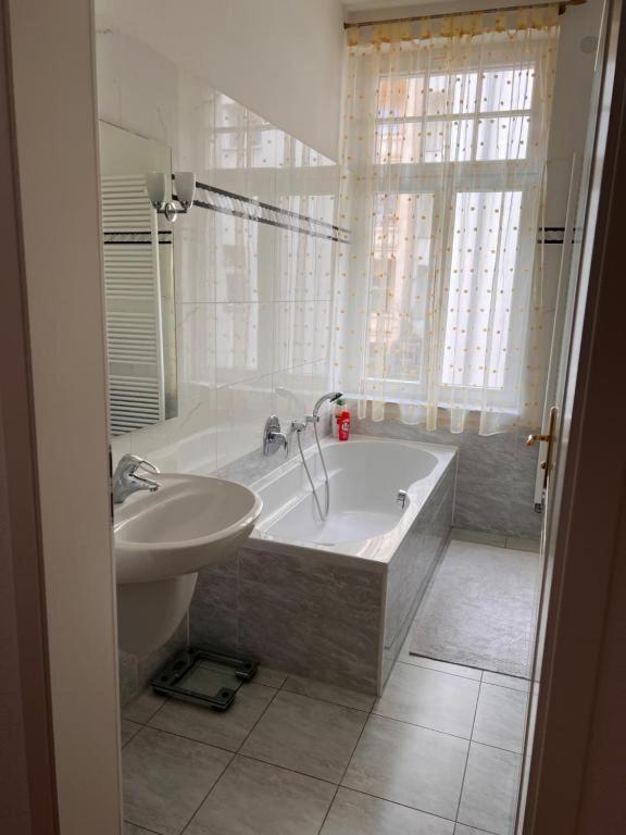 Villa 18 Boutique Apartment mit Gartenblick kostenfreies Parken Zoo und Zentrum fußläufig
