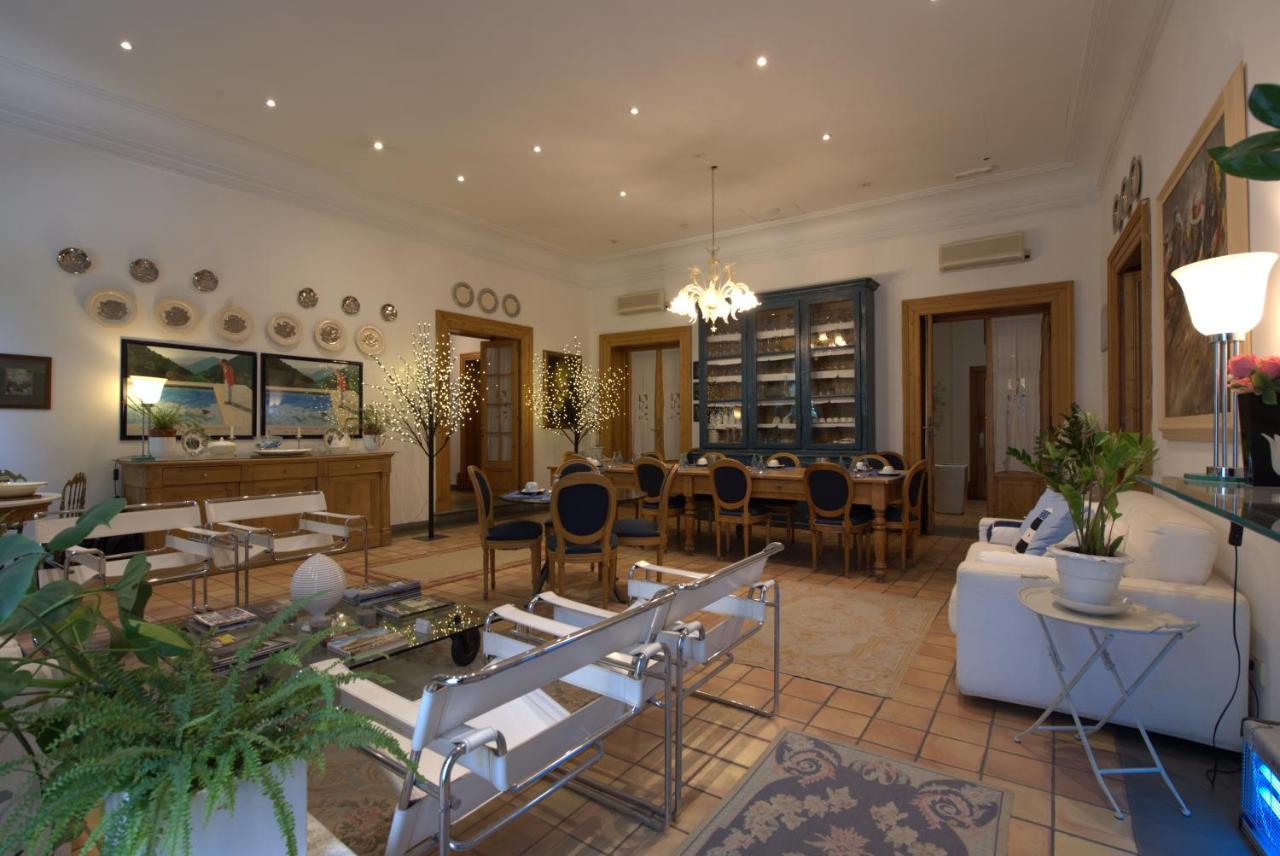 Hotel Locanda Cairoli in Rome - Experience the timeless grace of a Roman noble residence.