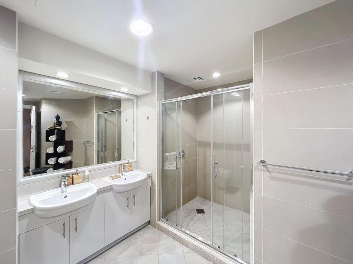 Vacationer Holiday Homes I Contemporary One Bedroom I Golden Mile 1 - 3