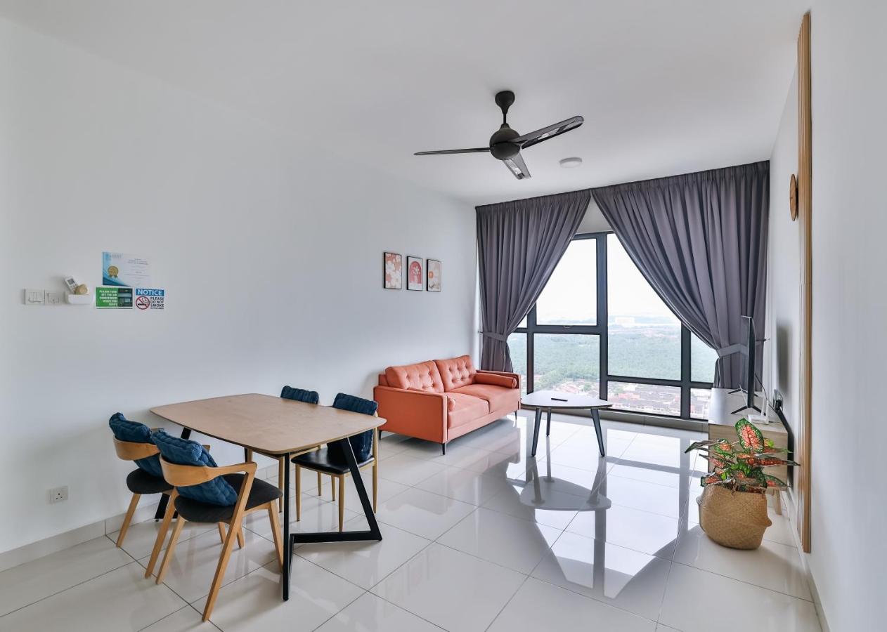Mid Valley Southkey 2BR Family Stay, 5-6 pax, Free Parking