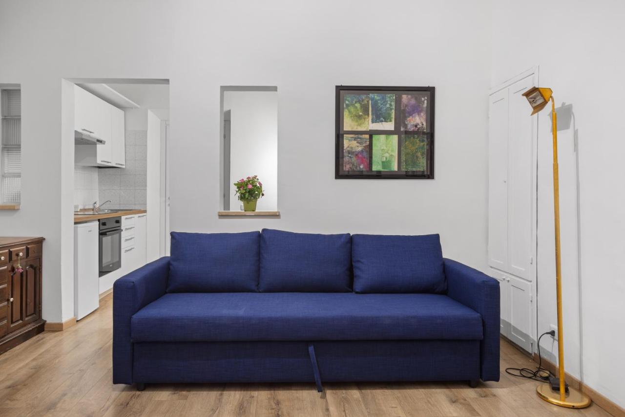 Cavour 172 - Monti Apartment near Colosseum by RHR - 2