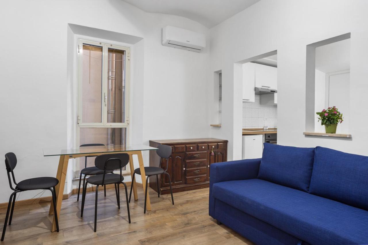 Cavour 172 - Monti Apartment near Colosseum by RHR