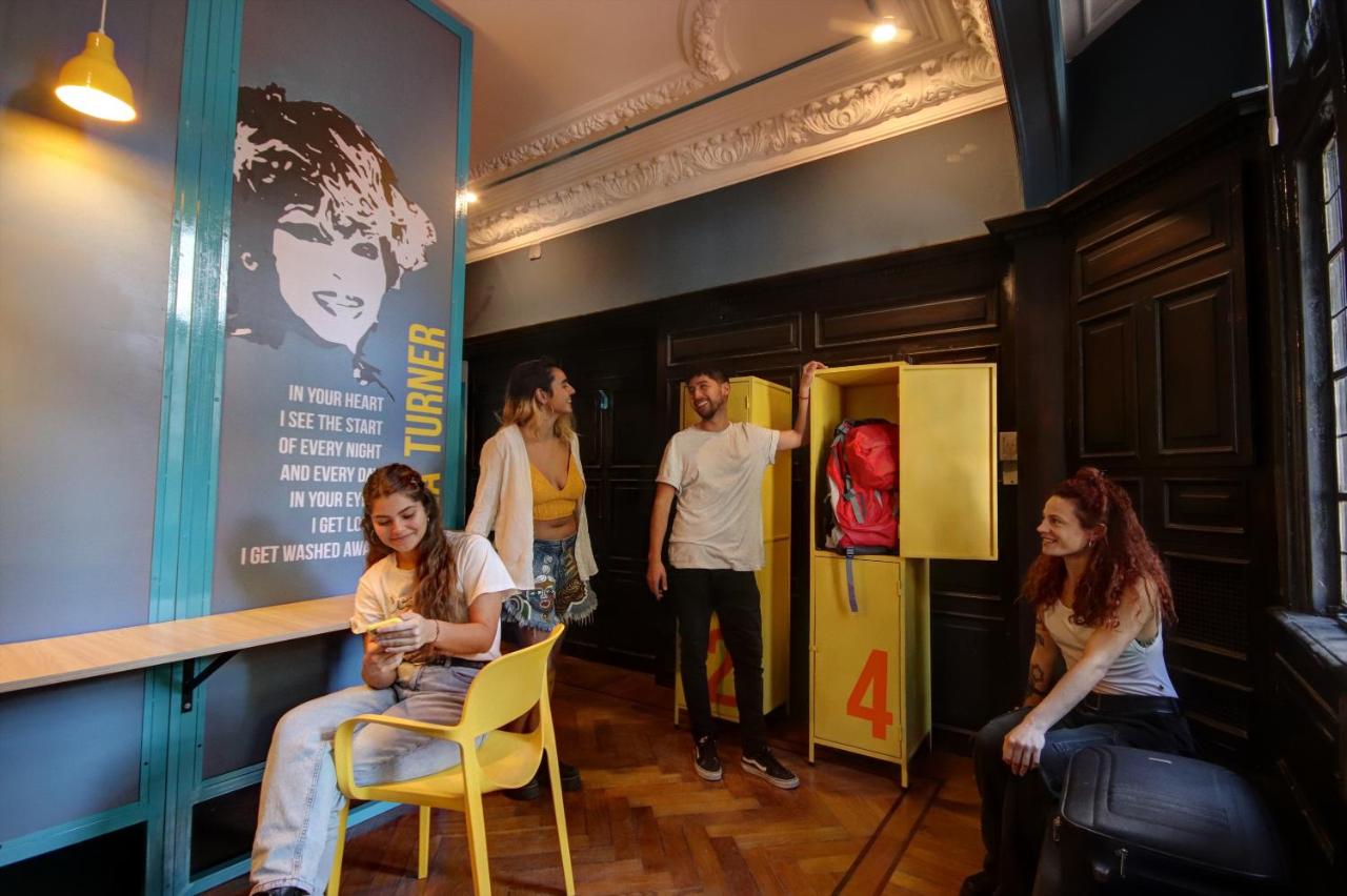 Play Hostel Garden - 2