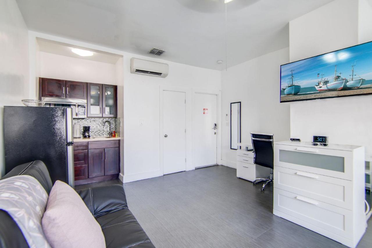 Chic Apartments at Miami Beach — photo 13