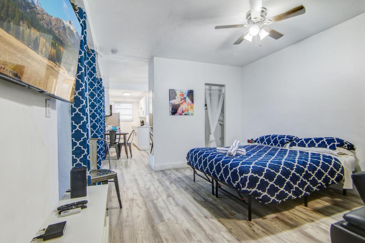 Balcony Deco Apt, w/2 QueenBeds, on Ocean Dr Beach - 2