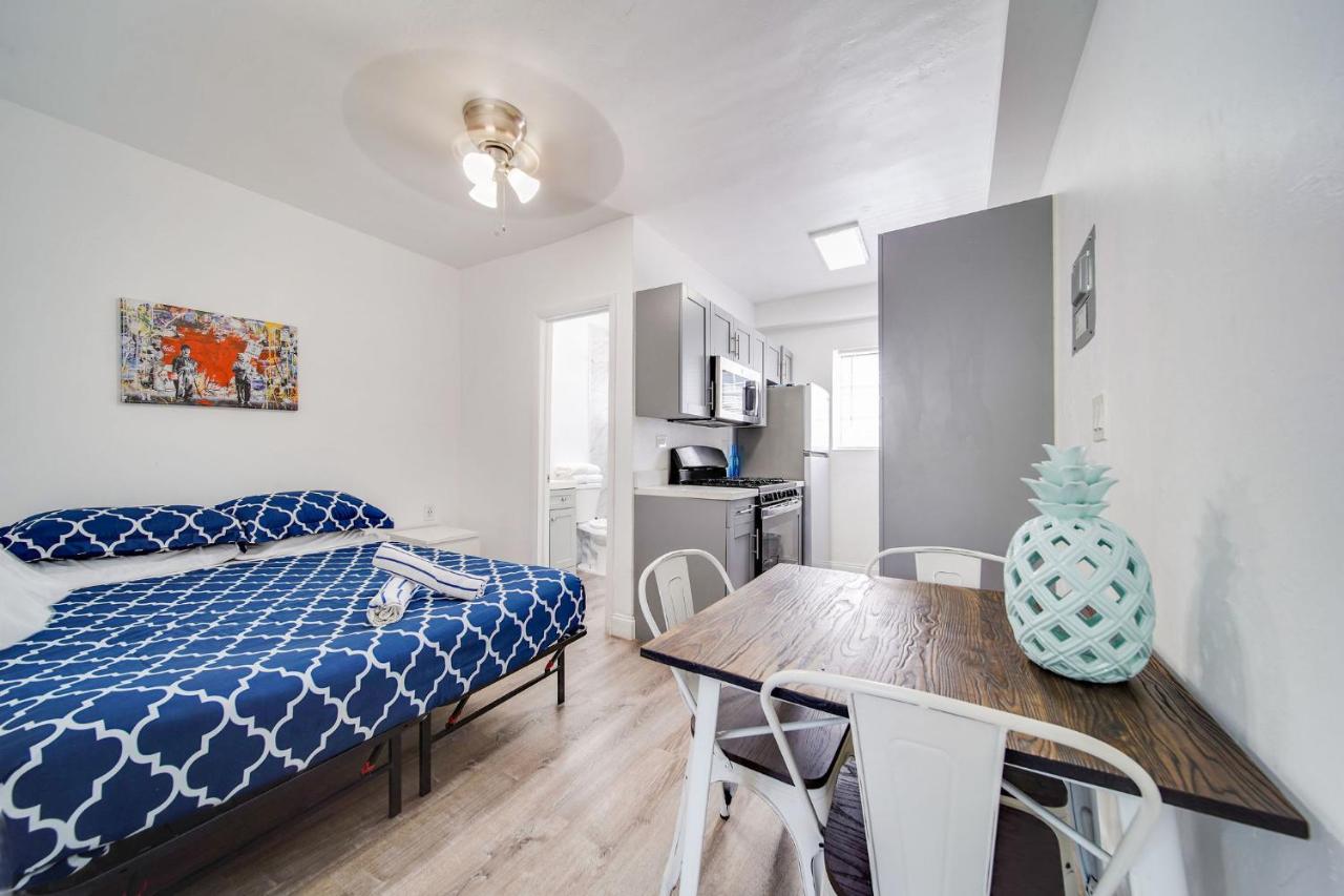 Ocean Drive Comfy apt, w/2 Queen Beds by the Beach