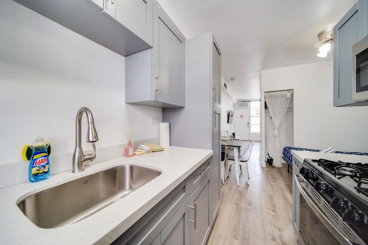 Deco Apt w/2 Queen Beds on Ocean Dr, South Beach - 2