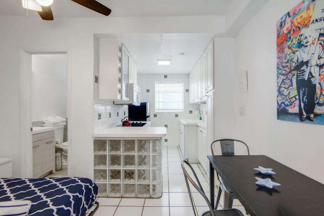 Sunny Ocean Dr Condo, w/2 Queen Beds, South Beach - 3