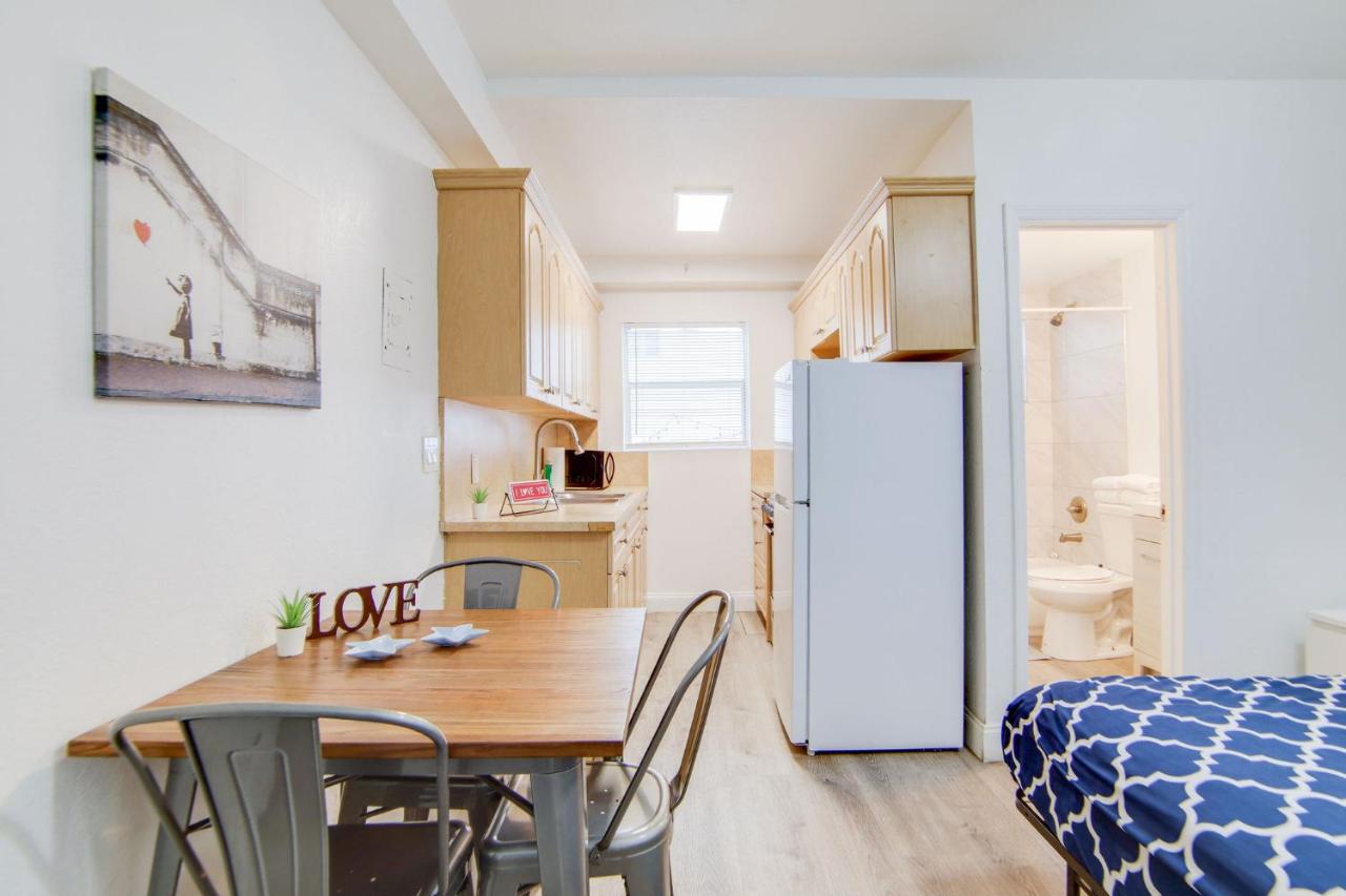 Super Beach Deal, Apt w/2 Queen Beds On Ocean Dr - 4