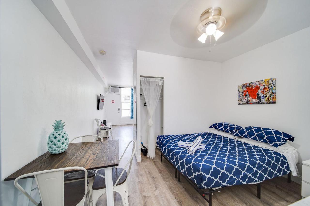 Steps 2 Beach, Ocean Drive Deco Apt w/2 Queen Beds