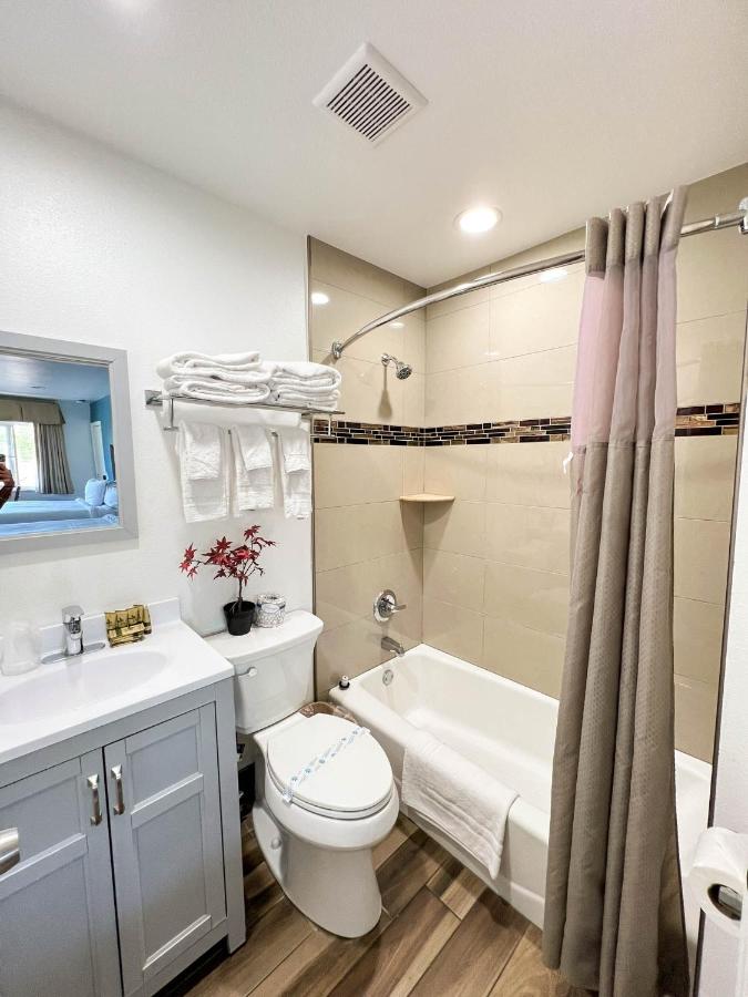 Town & Country Inn — photo 4