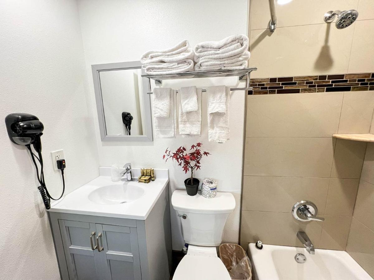 Town & Country Inn — photo 5