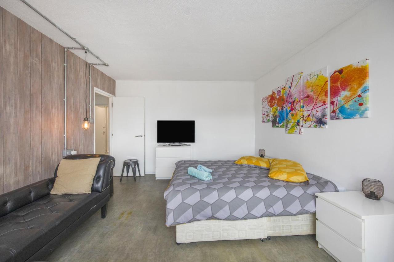 City Rd 4-Bed Flat near School & Transport- KH - 5