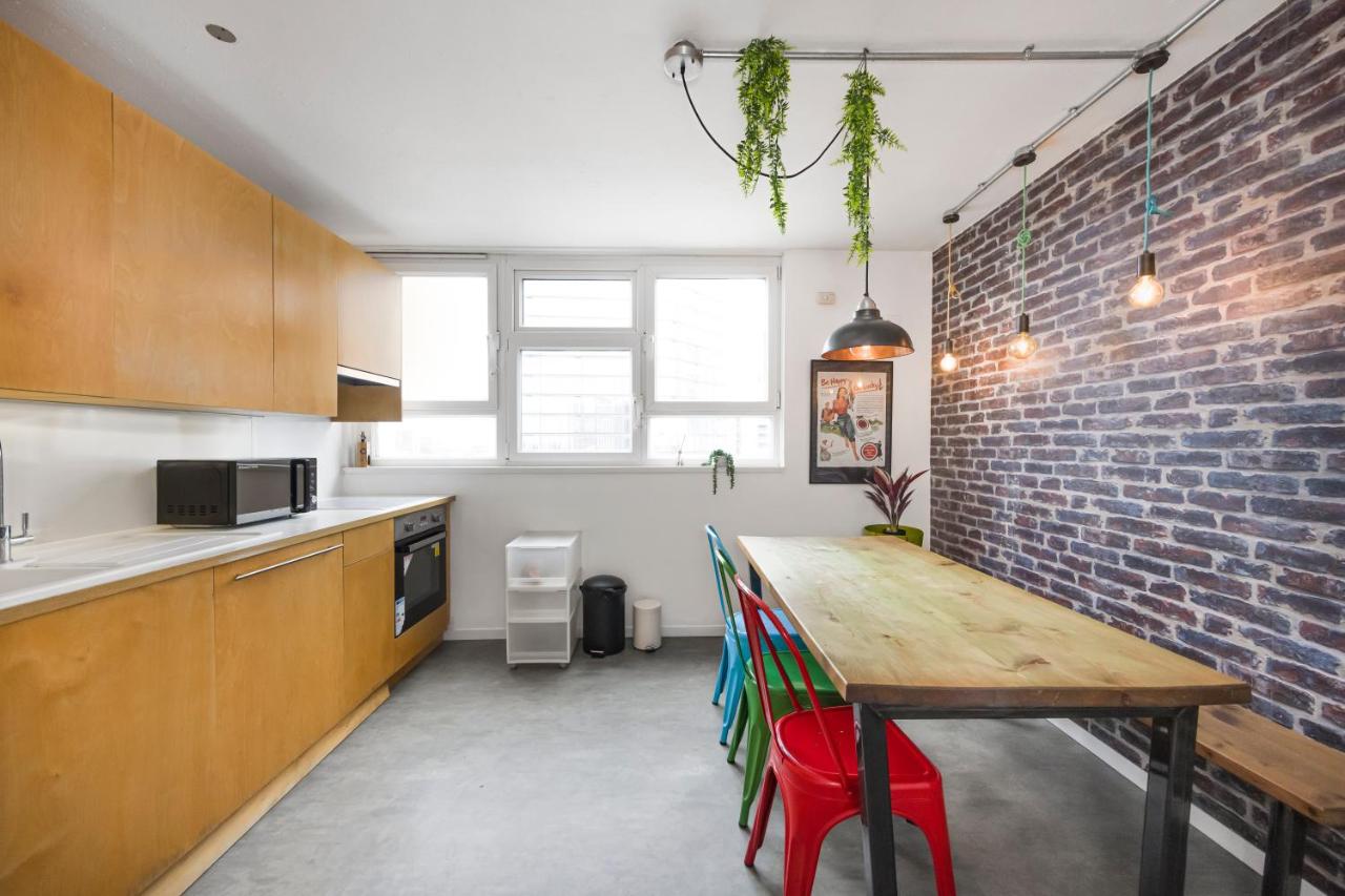 City Rd 4-Bed Flat near School & Transport- KH - 4