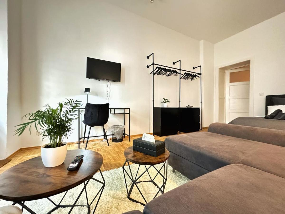 HolidayHome Apartments I Top Design Apartment in Heart of Berlin-Friedrichshain - 5