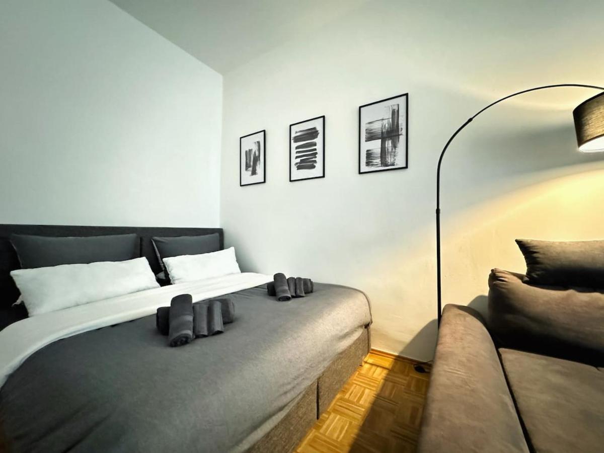 HolidayHome Apartments I Top Design Apartment in Heart of Berlin-Friedrichshain - 2