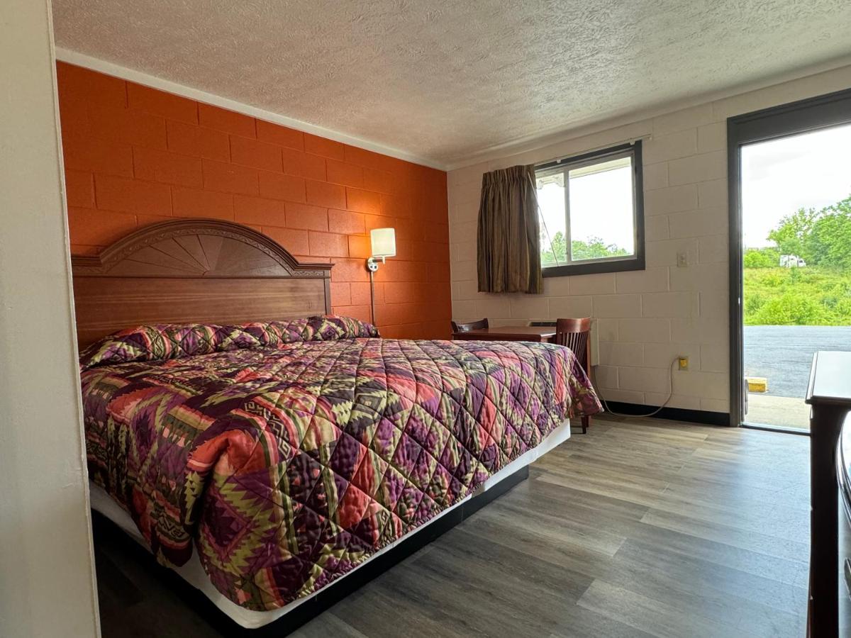 Budget Inn — photo 11