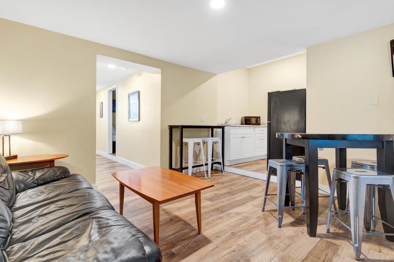 Abellona Inn & Suites — photo 20