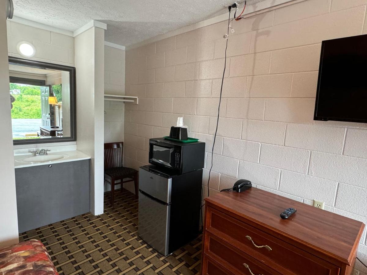Budget Inn — photo 4