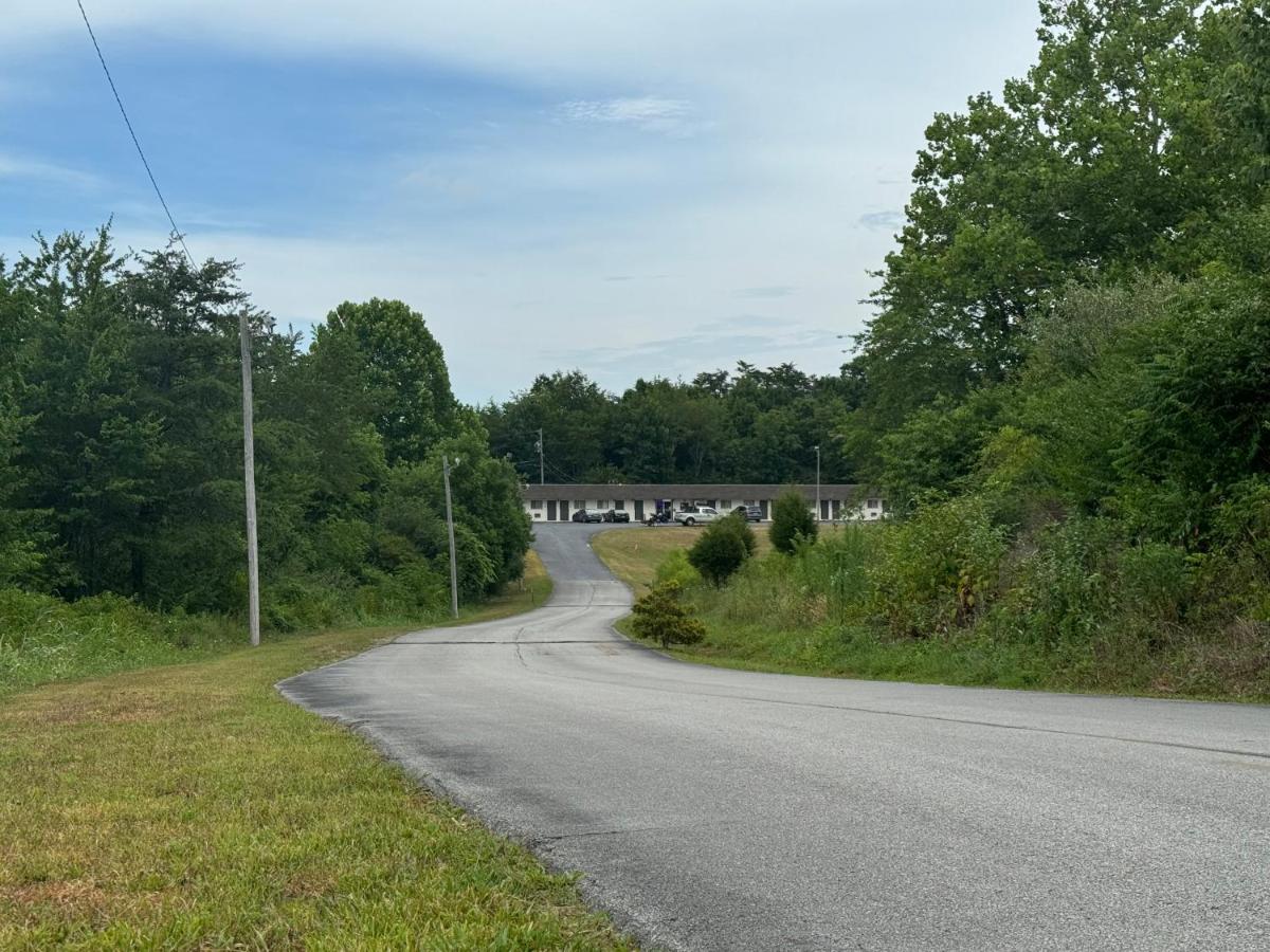 Budget Inn — photo 8