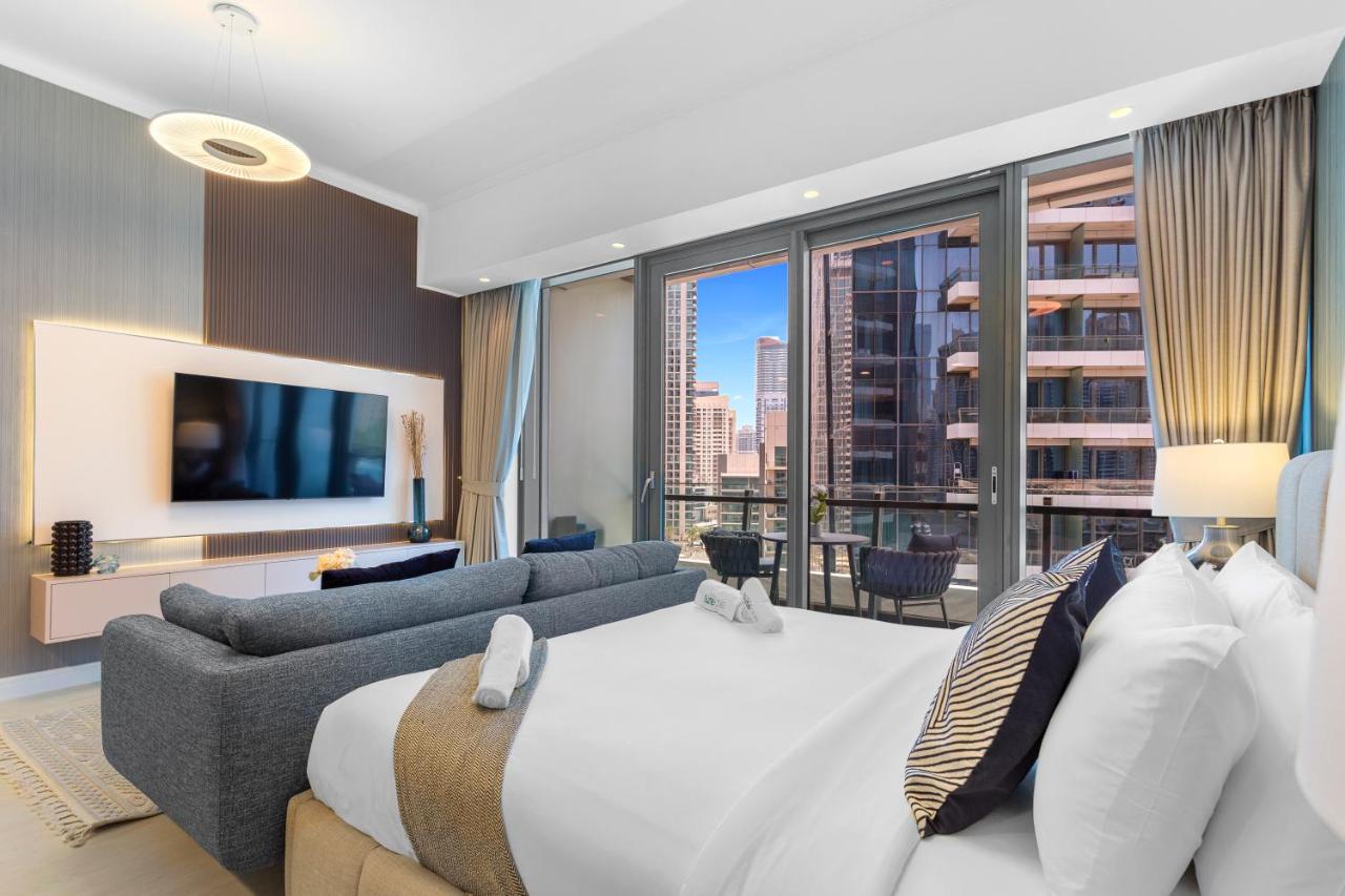 Stylish Studio with Premium Features in Marina - 2