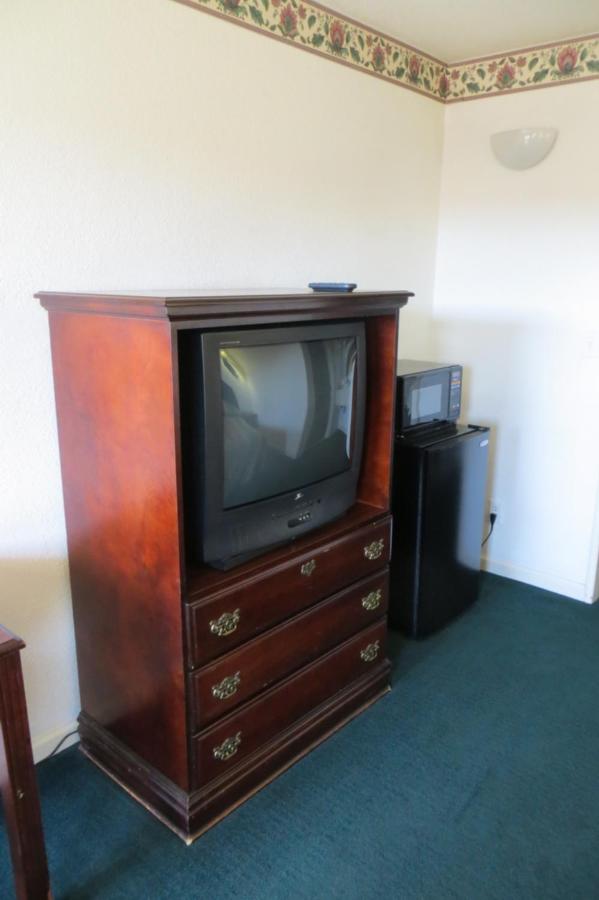 Capri Motel — photo 17
