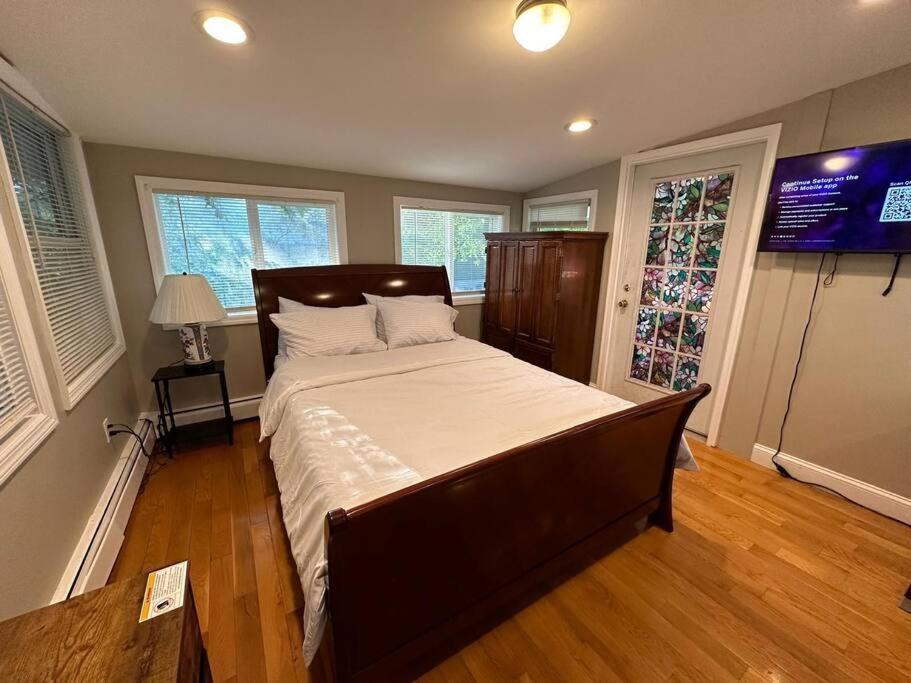 Stunning 4BR home close to NYC - 2