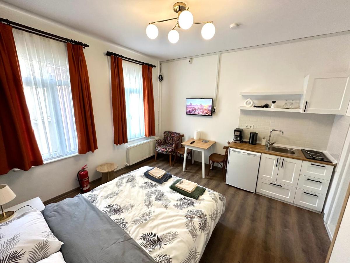 Yellowhouse Room 3 - 4