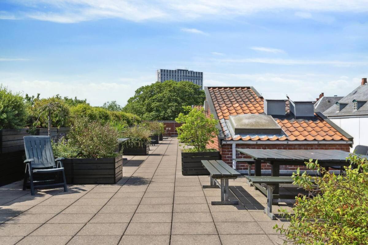 Central Apt Balcony I 5 Min to Metro and Canals - 4