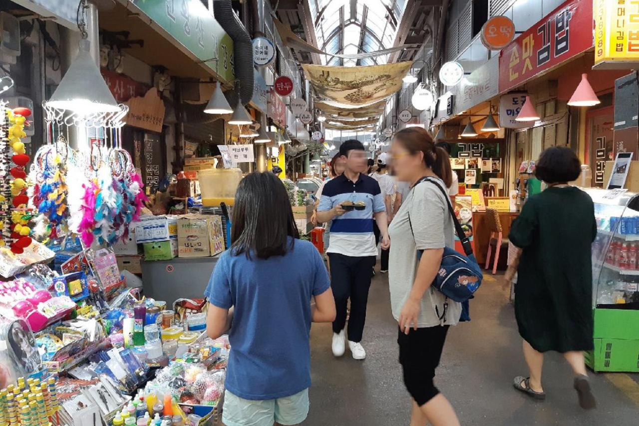 Hello Seochon - Gyeongbokgung Station - 2