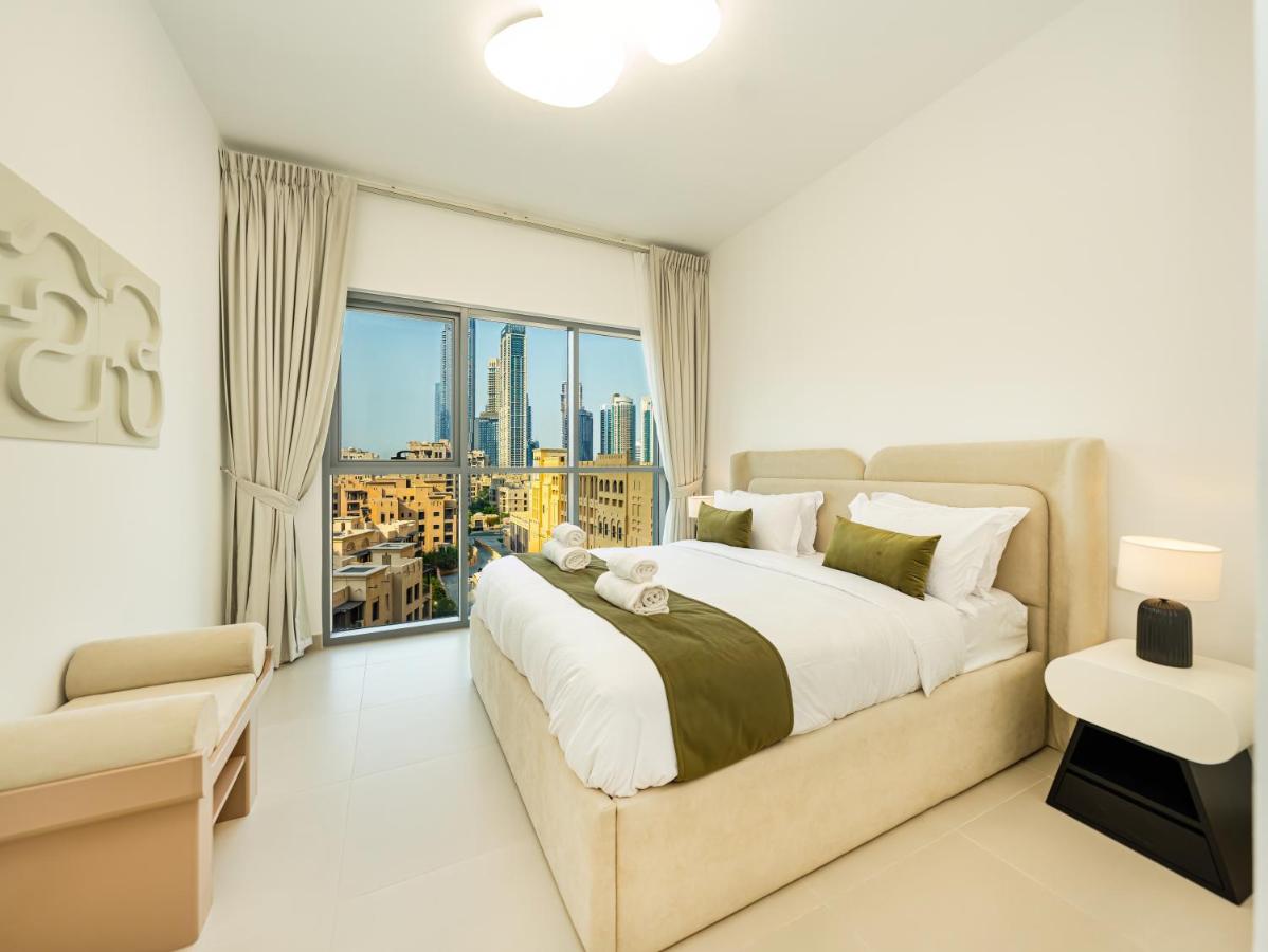 Stunning Two Bedroom Apartment with Private Balcony & Burj Khalifa by Luxury Space - 4