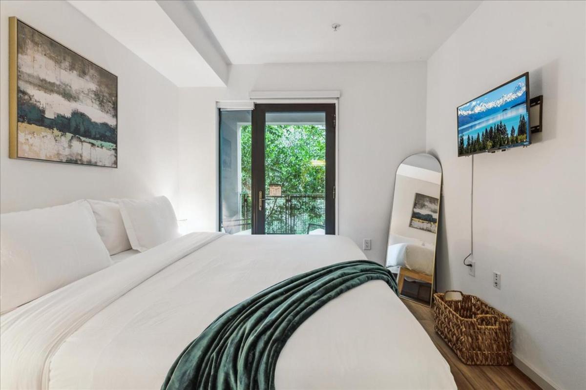 Cozy 1BR apt in Hollywood w Pool, Gym and Parking - 2