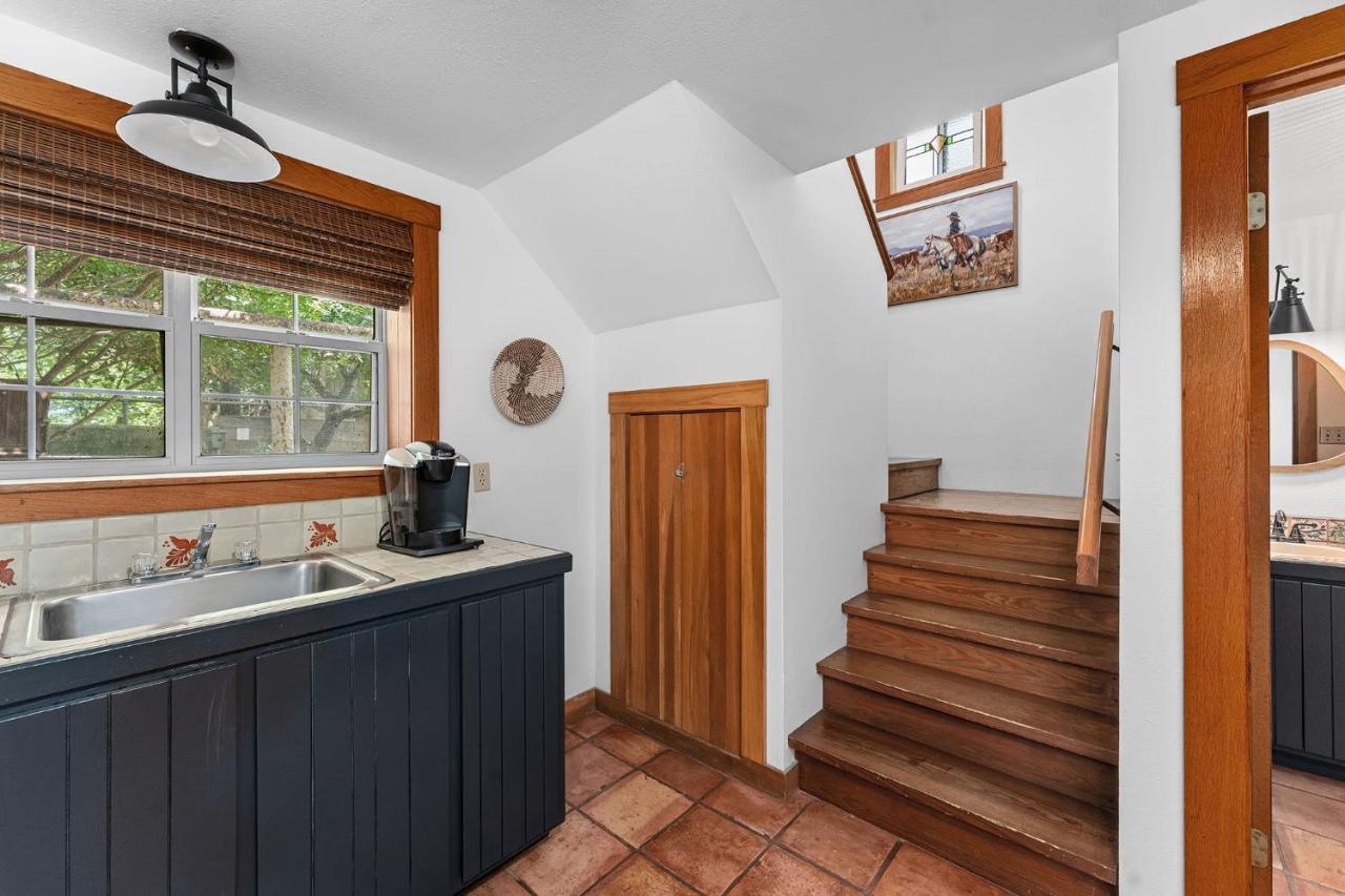 The Ressmann & The Wagen Haus — photo 12